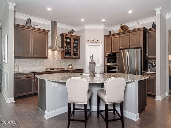 4th image of 142 Shearwater Lane S