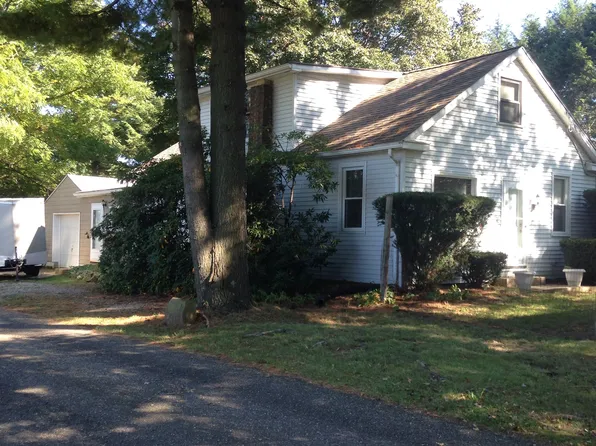 2108 Race St, Dover, OH 44622