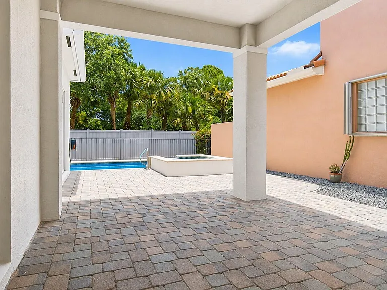 207 Isle Verde Way — Photo 35