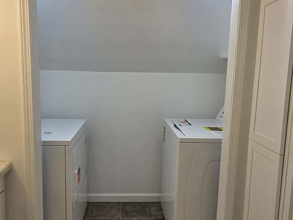 4th image of 217 5th Ave SW #1