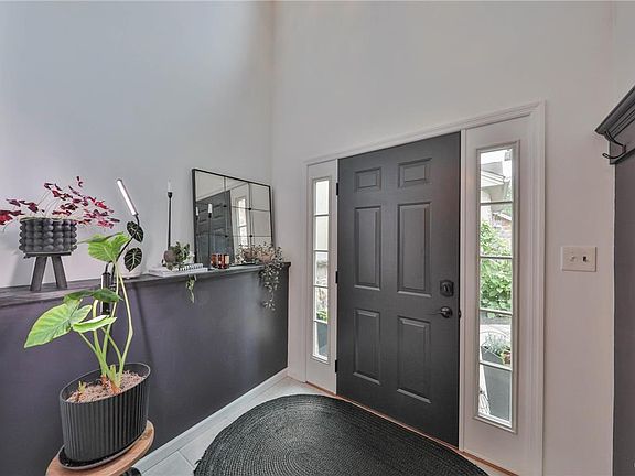 3rd image of 8 Tamarack Ct