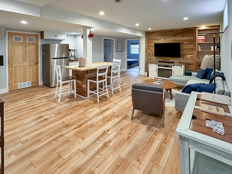 Suite Living Room/Kitchen