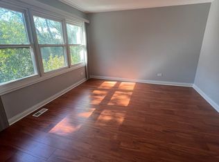 177 Shadowbend Dr, Wheeling, IL 60090