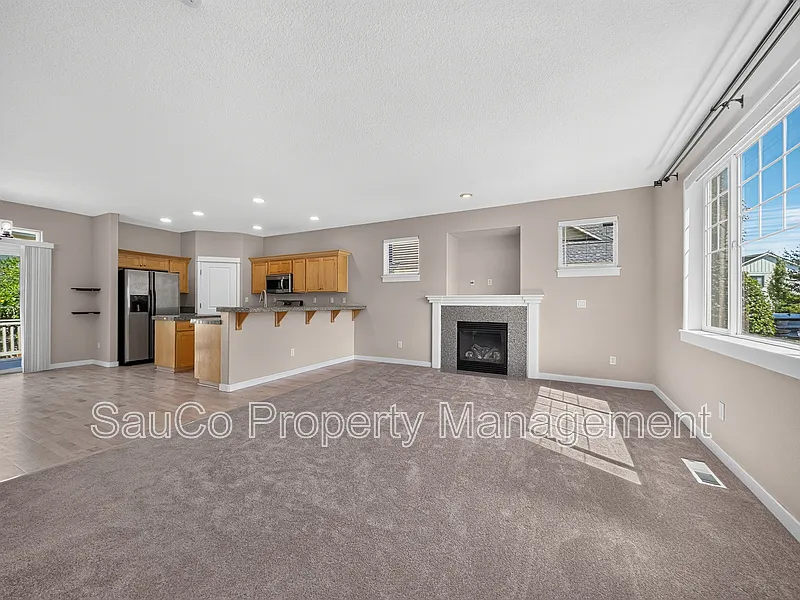 3 bed, 2.5 bath, 1724 sqft, $2,650 — Photo 2
