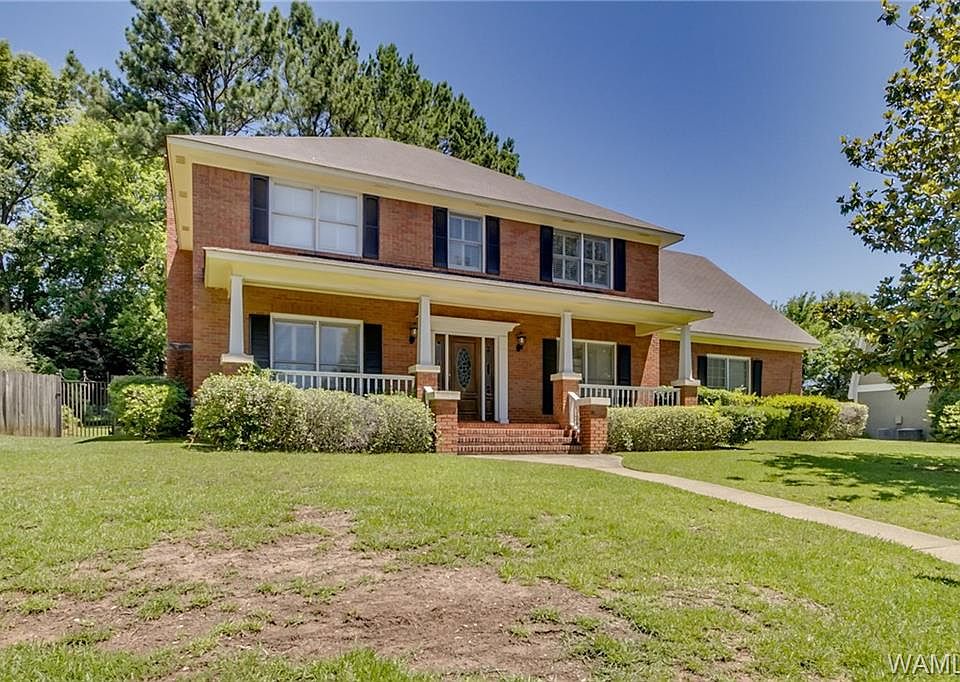 1st image of 630 Fair Oaks Ln