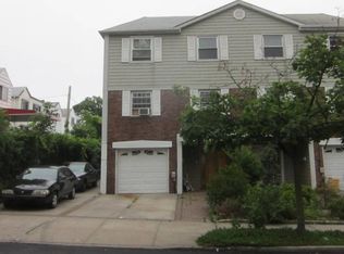 22610 59th Ave, Oakland Gardens, NY 11364