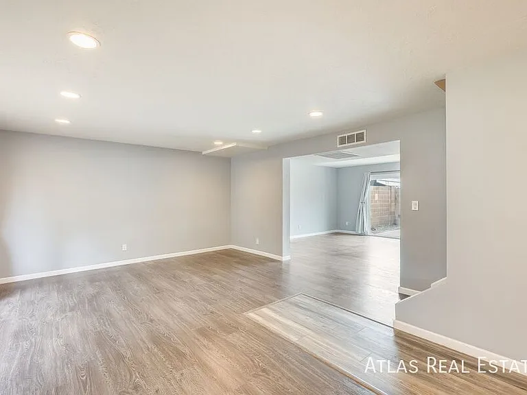 1649 W Hazelwood St — Photo 5