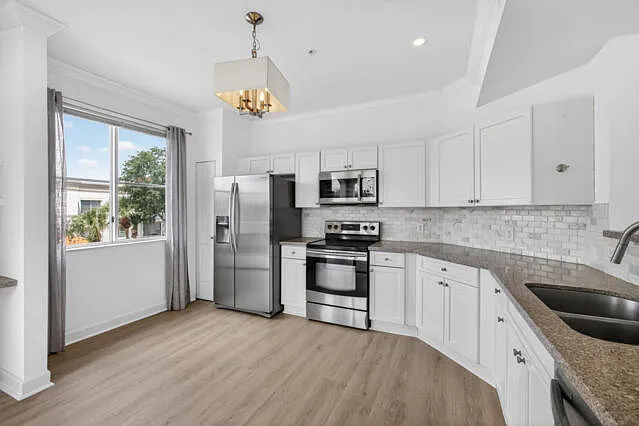 2 bed, 2.0 bath, 1403 sqft, $2,700 — Photo 3