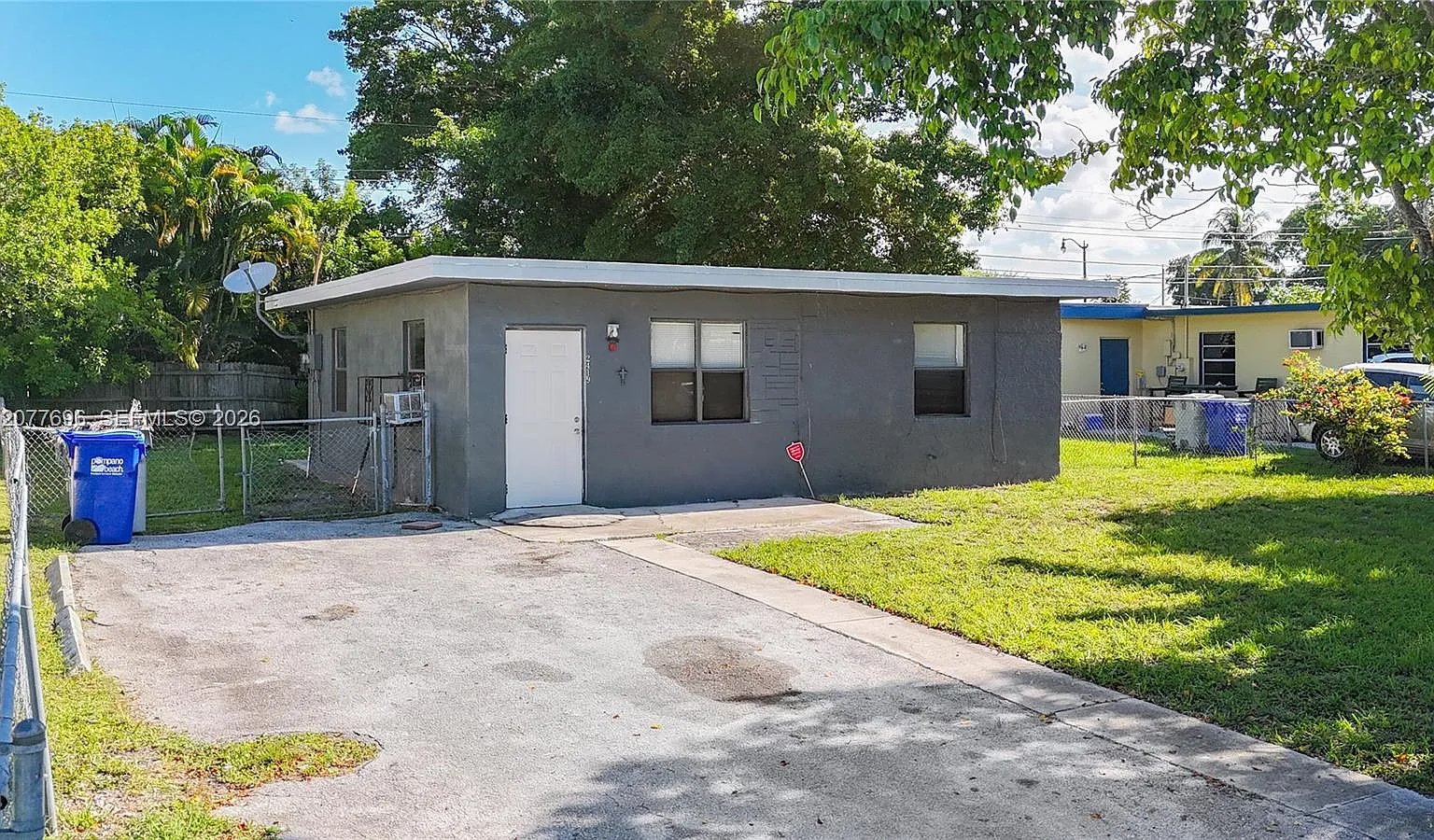 2 bed, 1.0 bath, 728 sqft, $1,900 — Photo 1