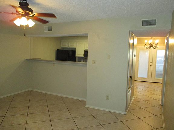 Living / Kitchen Breakfast Bar