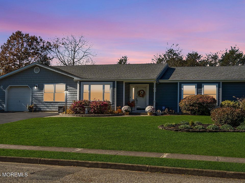 1st image of 8 Eagle Drive