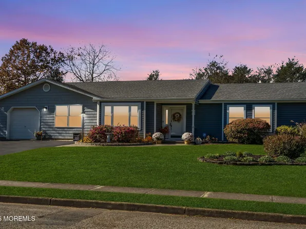 8 Eagle Drive, Bayville, NJ 08721