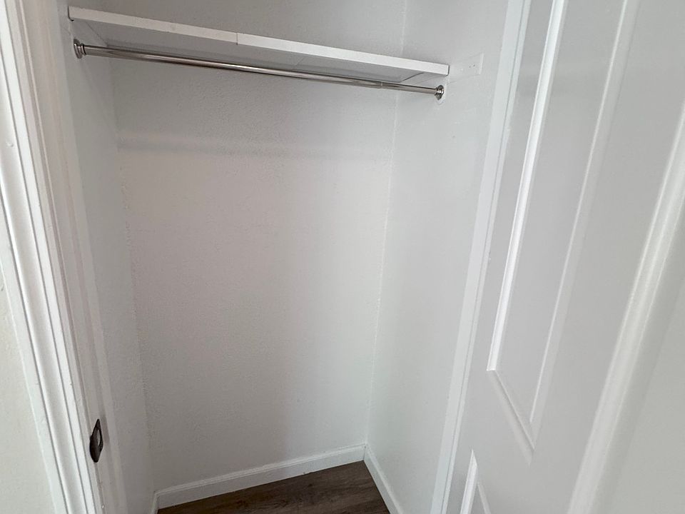 ENTRANCE COAT CLOSET