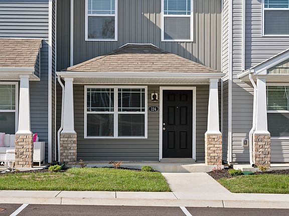 3rd image of 124 Davis Ridge Ln