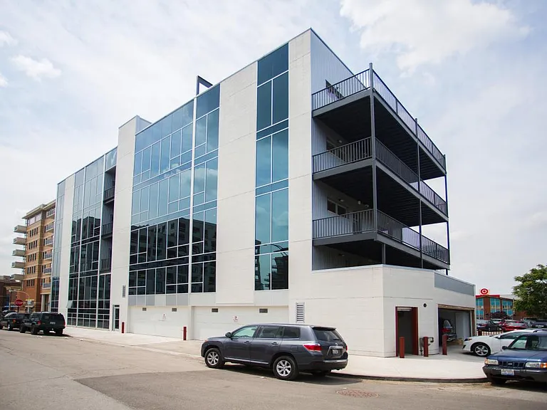 500 W Division St — Photo 10