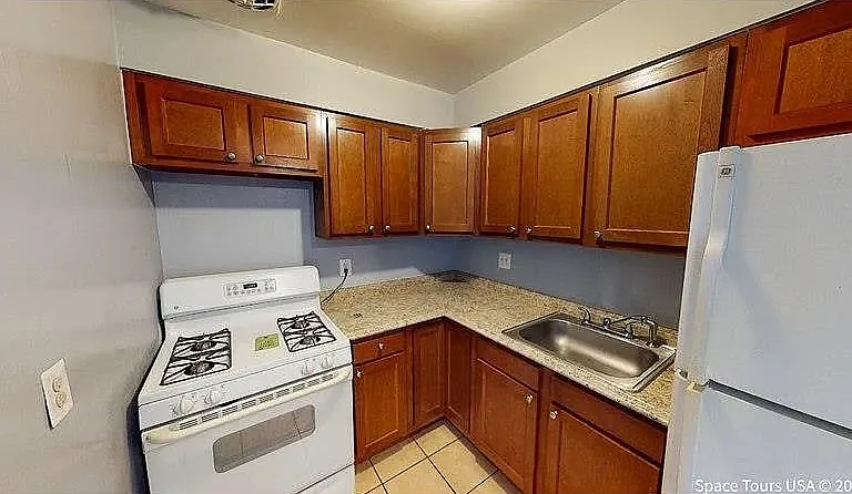 5044 C St SE #4 — Photo 2