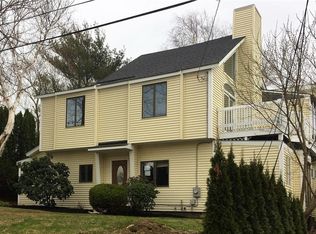 19 Stratford Ave, Narragansett, RI 02882