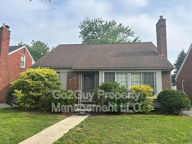 23331 Oak St — Photo 1