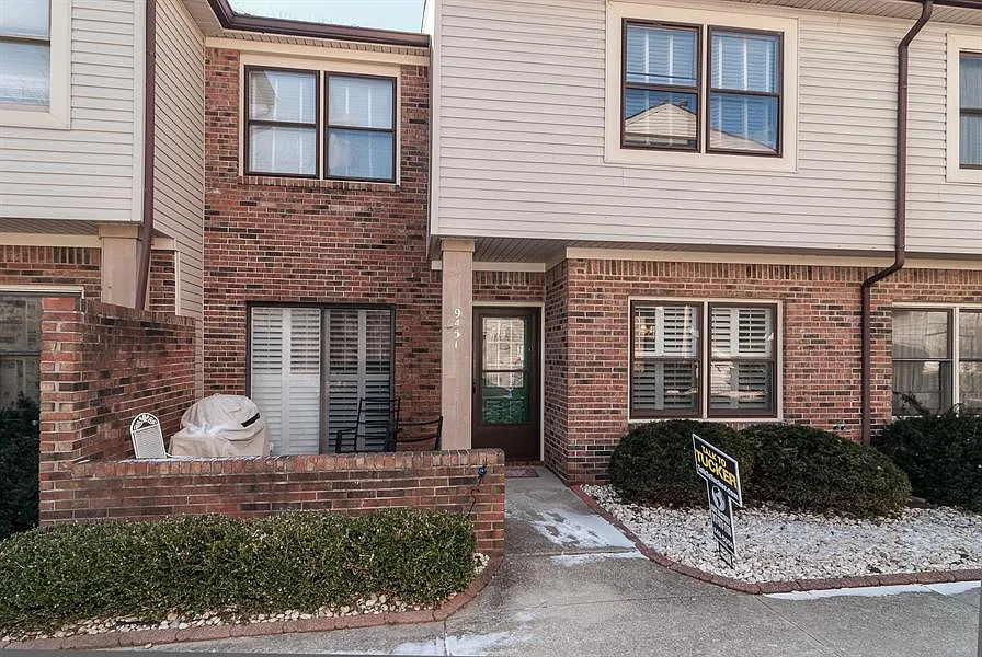9451 Maple Way photo 1