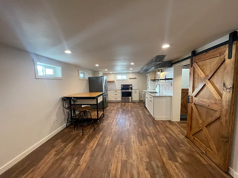 1634 E Glass Ave — Photo 18