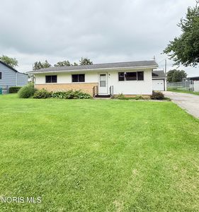 23766 W Meadow Dr, Genoa, OH, 43430