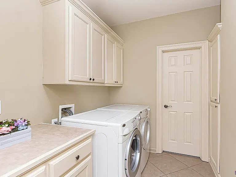 6342 Surrey Ln — Photo 16