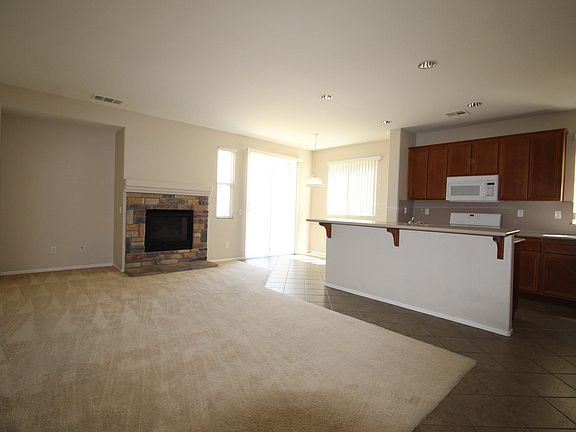 3rd image of 37458 Persimmon Ln