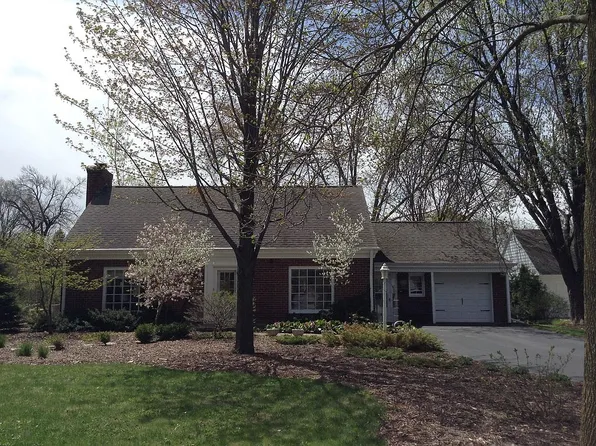 401 Arrowhead Dr, Green Bay, WI 54301