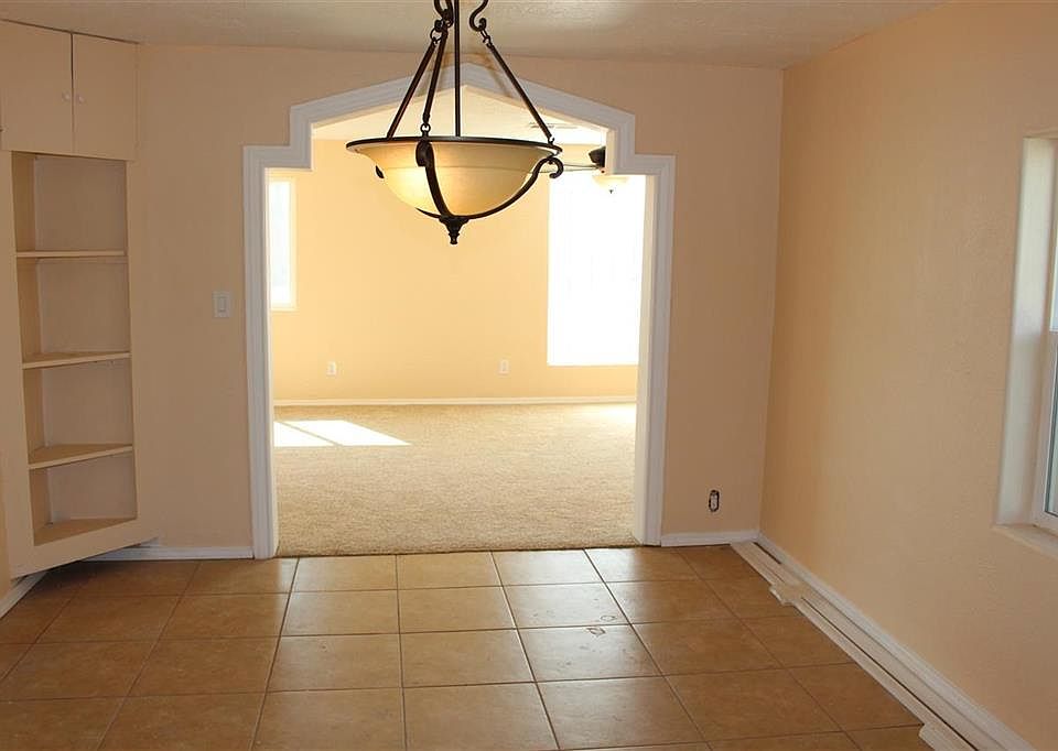 2nd image of 206 W Scharbauer St