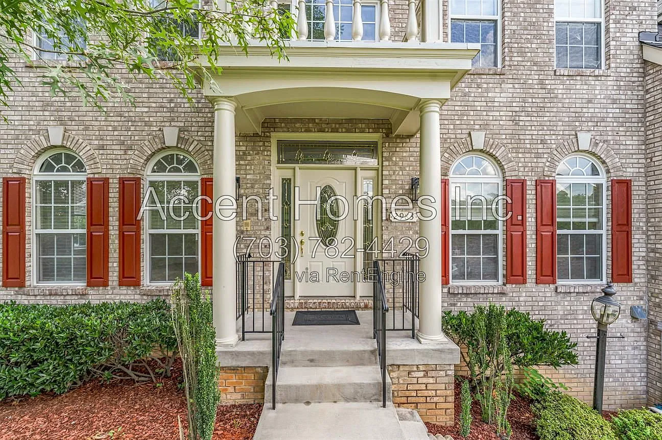 5 bed, 4.5 bath, 5486 sqft, $4,000 — Photo 3