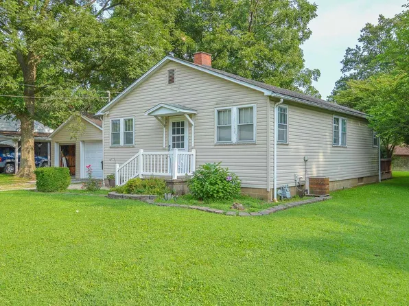 811 W Green St, Mascoutah, IL 62258