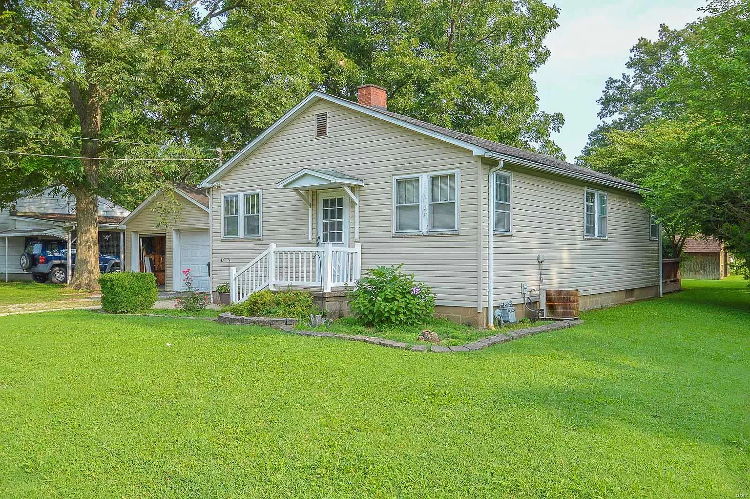 811 W Green St photo 1