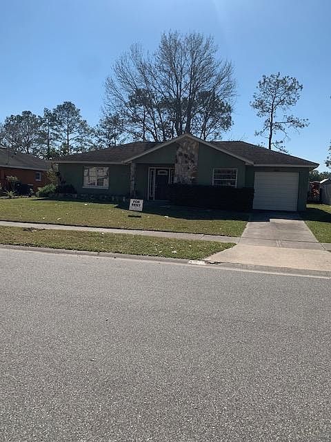 1st image of 606 Iowa Woods Cir E