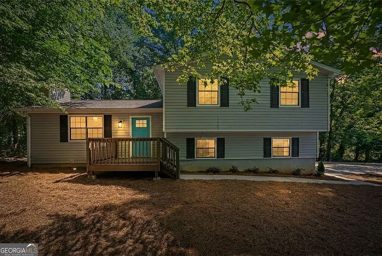 4 bed, 2.5 bath, 1824 sqft, $1,995 — Photo 1