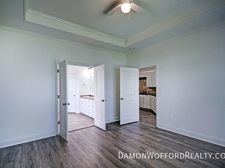 142 Lakeway Dr — Photo 15