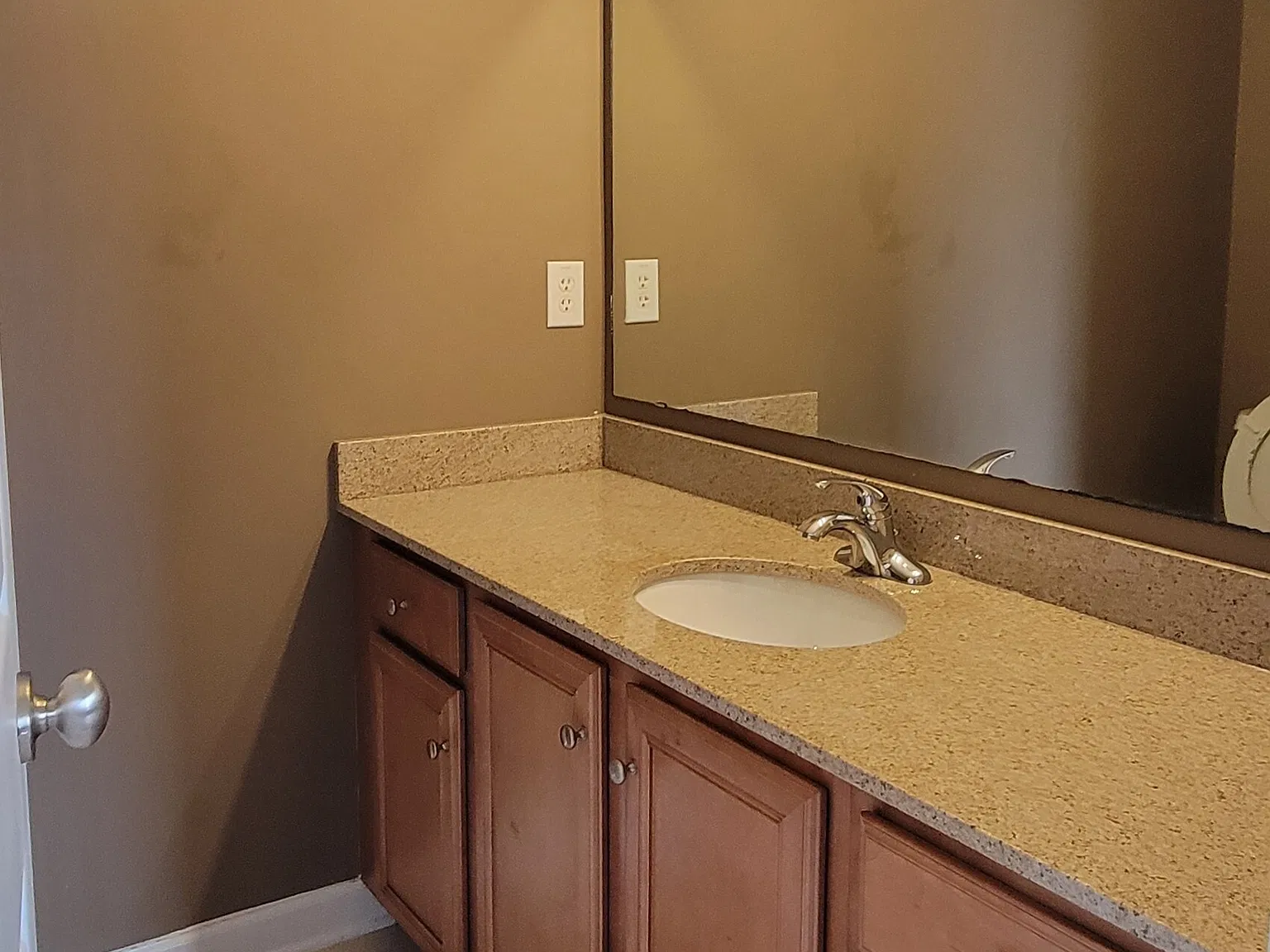 3578 Saint James Avenue - Upsta... — Photo 2