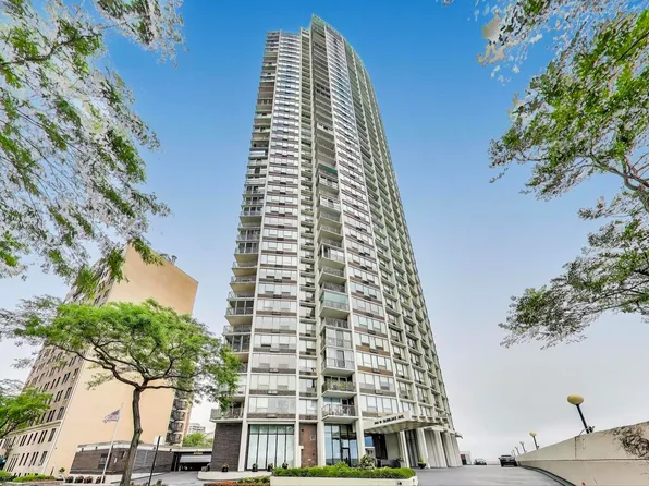940 W Glenlake Ave #19C, Chicago, IL 60660