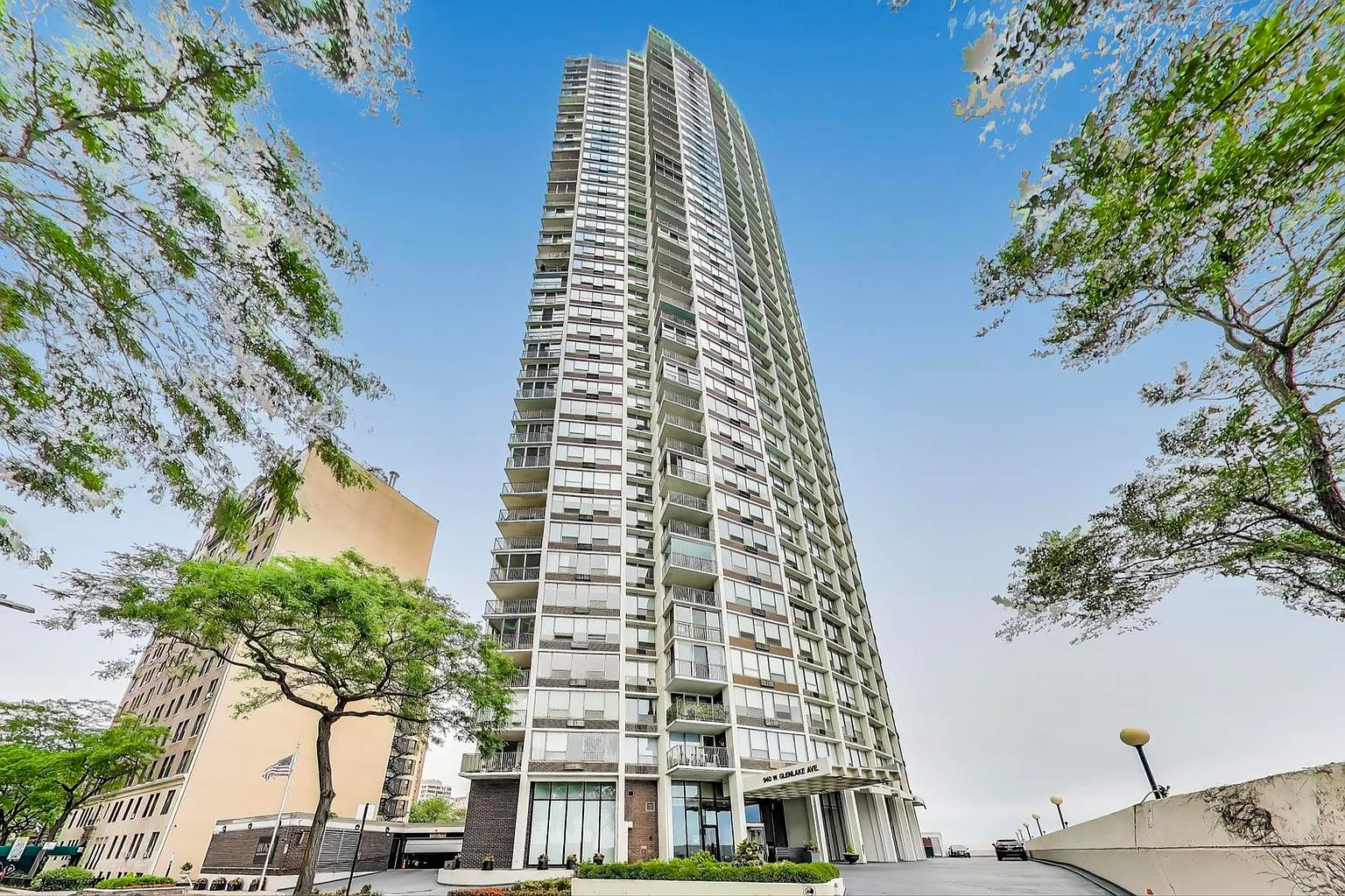 940 W Glenlake Ave #19C photo 1