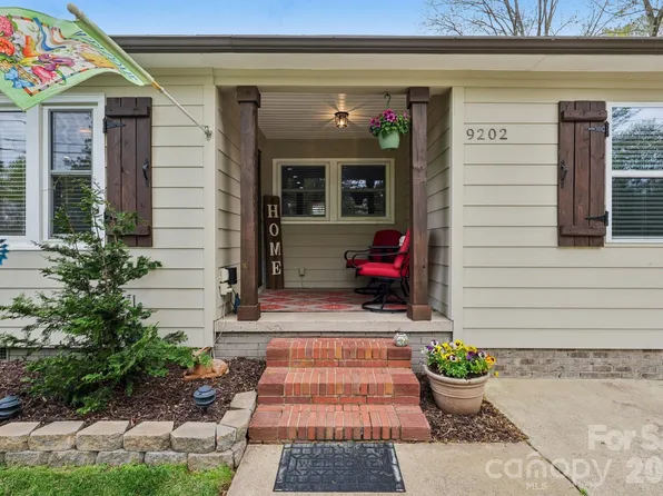 9202 Elgin Dr, Charlotte, NC 28214