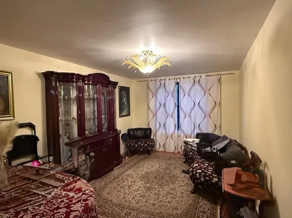 2555 Batchelder Street image 1 of 8