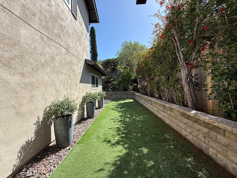 5770 Soledad Mountain Rd — Photo 27