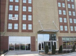 645 N Kingsbury St APT 906, Chicago, IL 60654