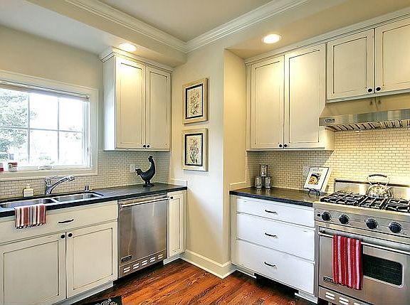 Kitchen features Viking appliances, honed countertop & walk-in pantry