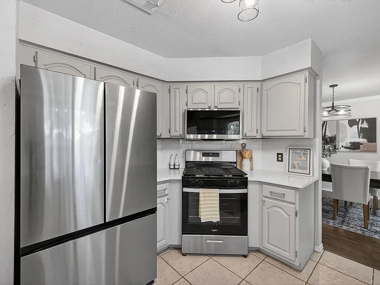 2712 Buckeye Trl — Photo 10