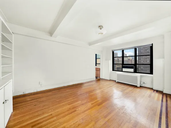 235 East 22nd Street image 3 of 14