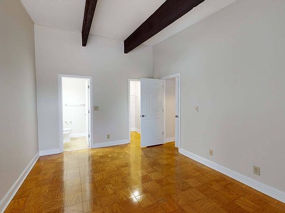 5th image of 400 Engamore Ln APT 208