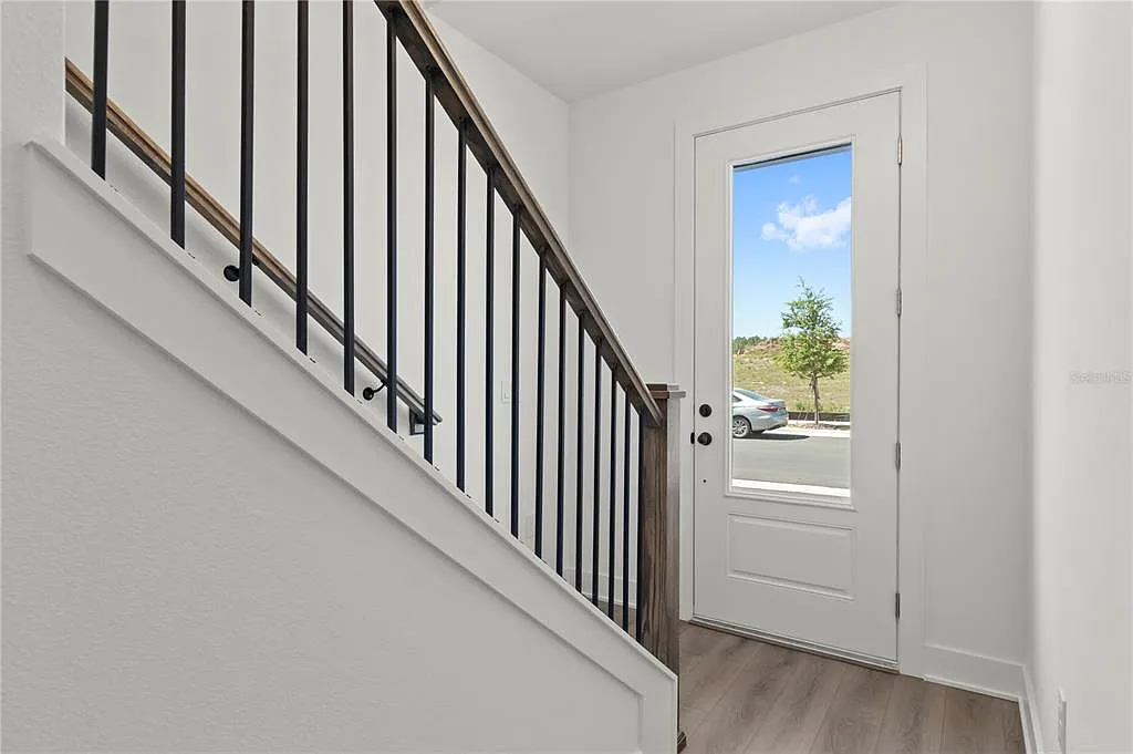 Building Photo - 15363 Hamlin Park Dr
