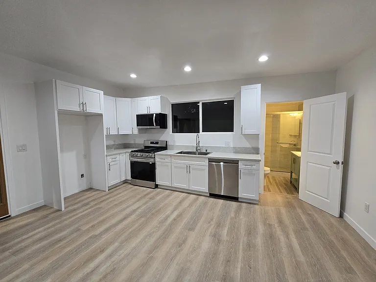 3230 Cerritos Ave #1/2 — Photo 7