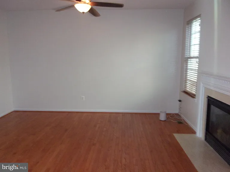 25929 Kirkwood Sq — Photo 7