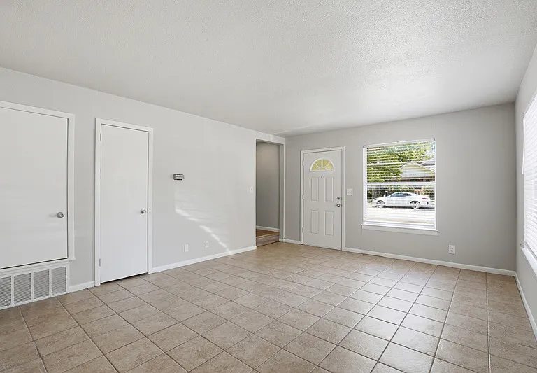 3209 Rogers Ave — Photo 6
